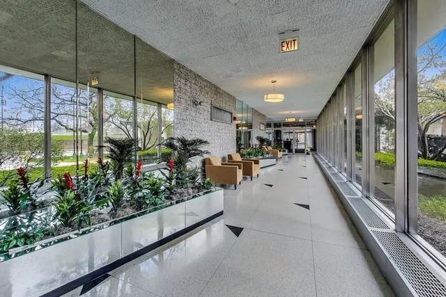$275,000 | 3950 North Lake Shore Drive, Unit 1130, Chicago, IL 60613