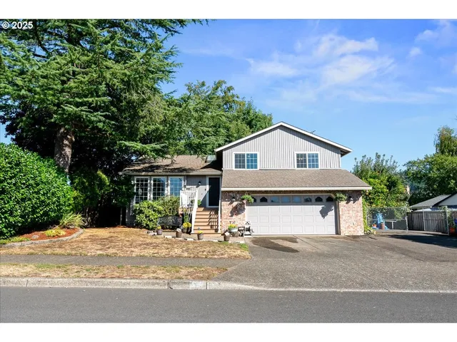 a view of a house with a yard and garage