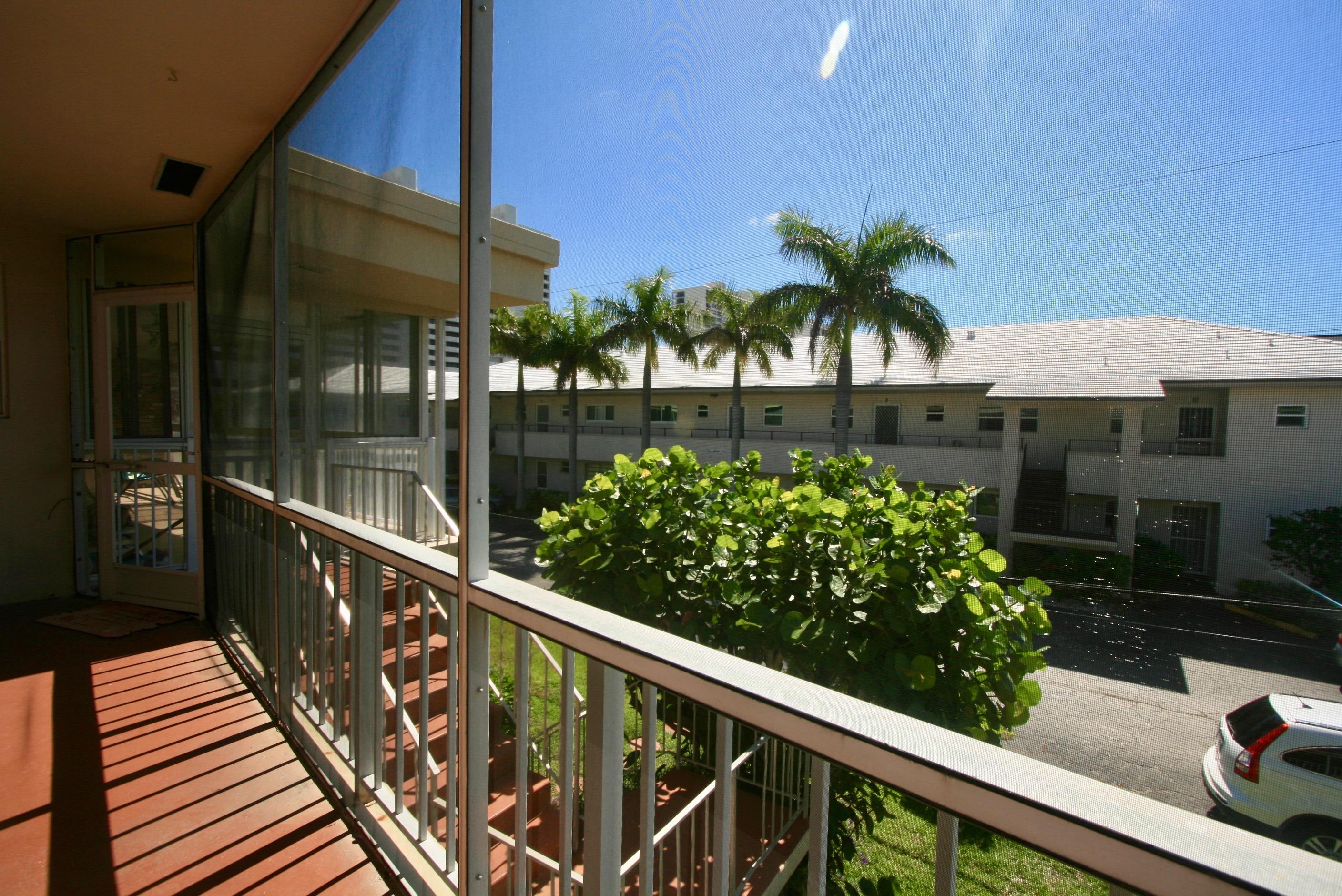 930 Osceola Drive, Unit 11 Boca Raton, FL 33432 - Photo 22 of 27 Patio