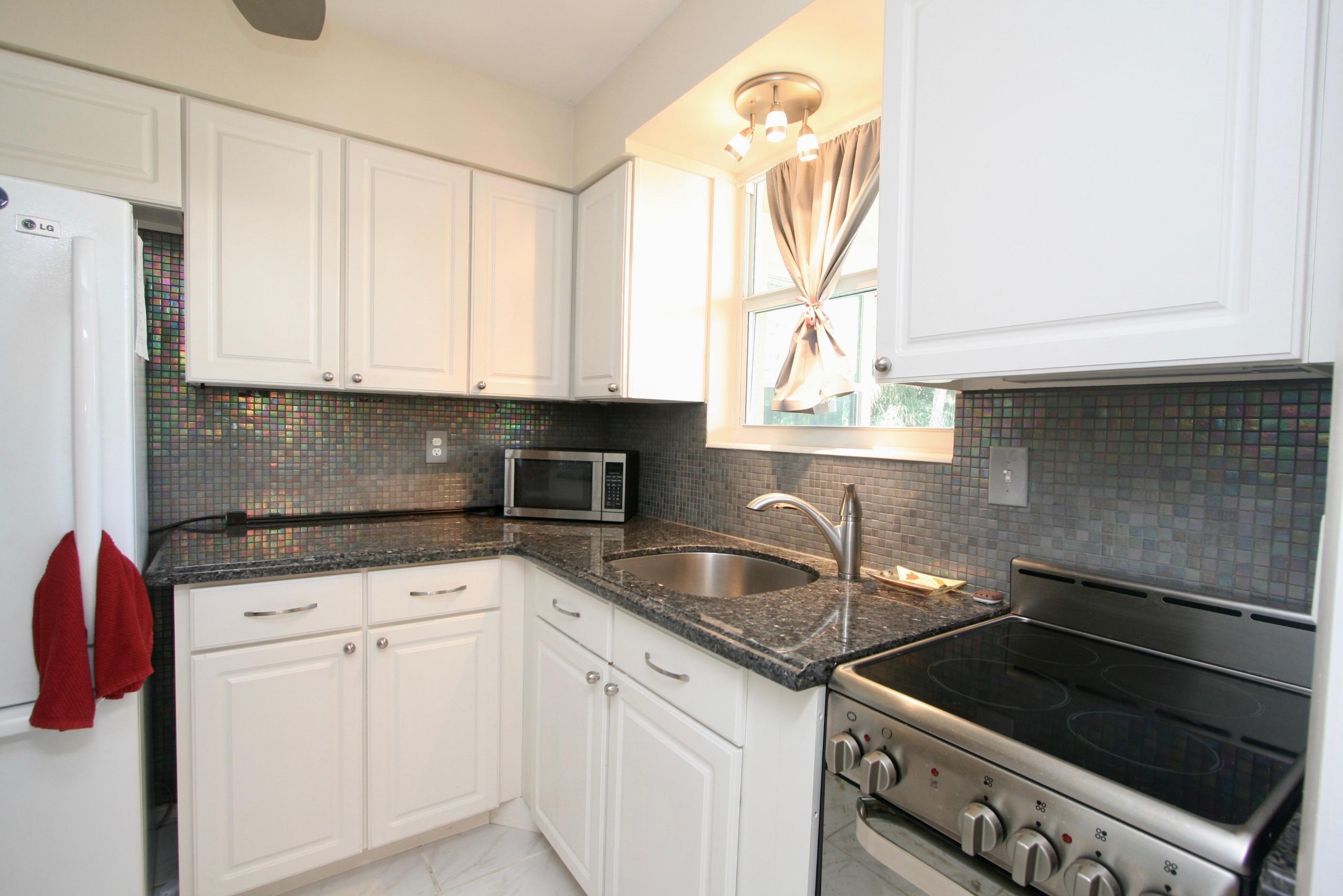 930 Osceola Drive, Unit 11 Boca Raton, FL 33432 - Photo 8 of 27 Kitchen