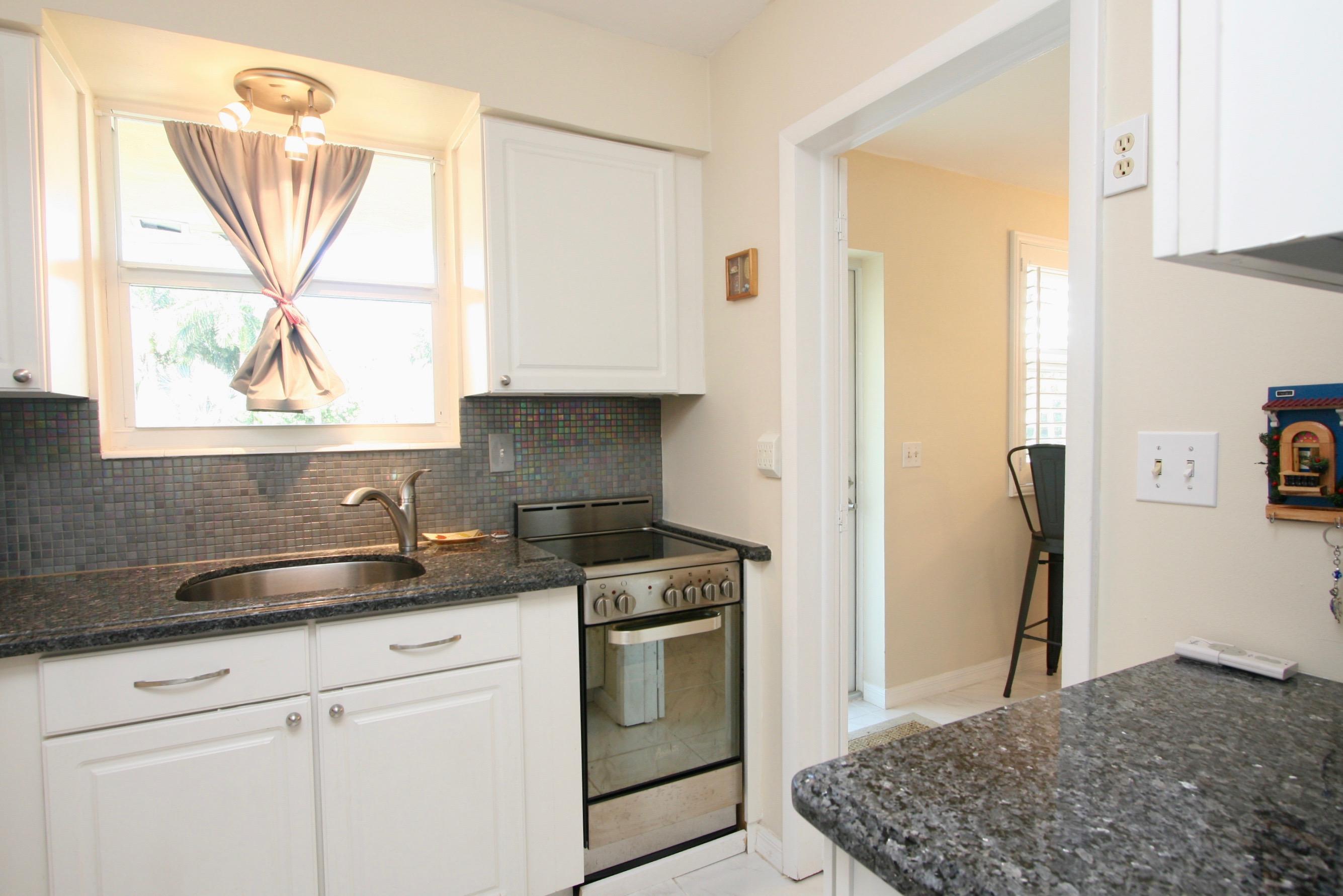 930 Osceola Drive, Unit 11 Boca Raton, FL 33432 - Photo 9 of 27 Kitchen