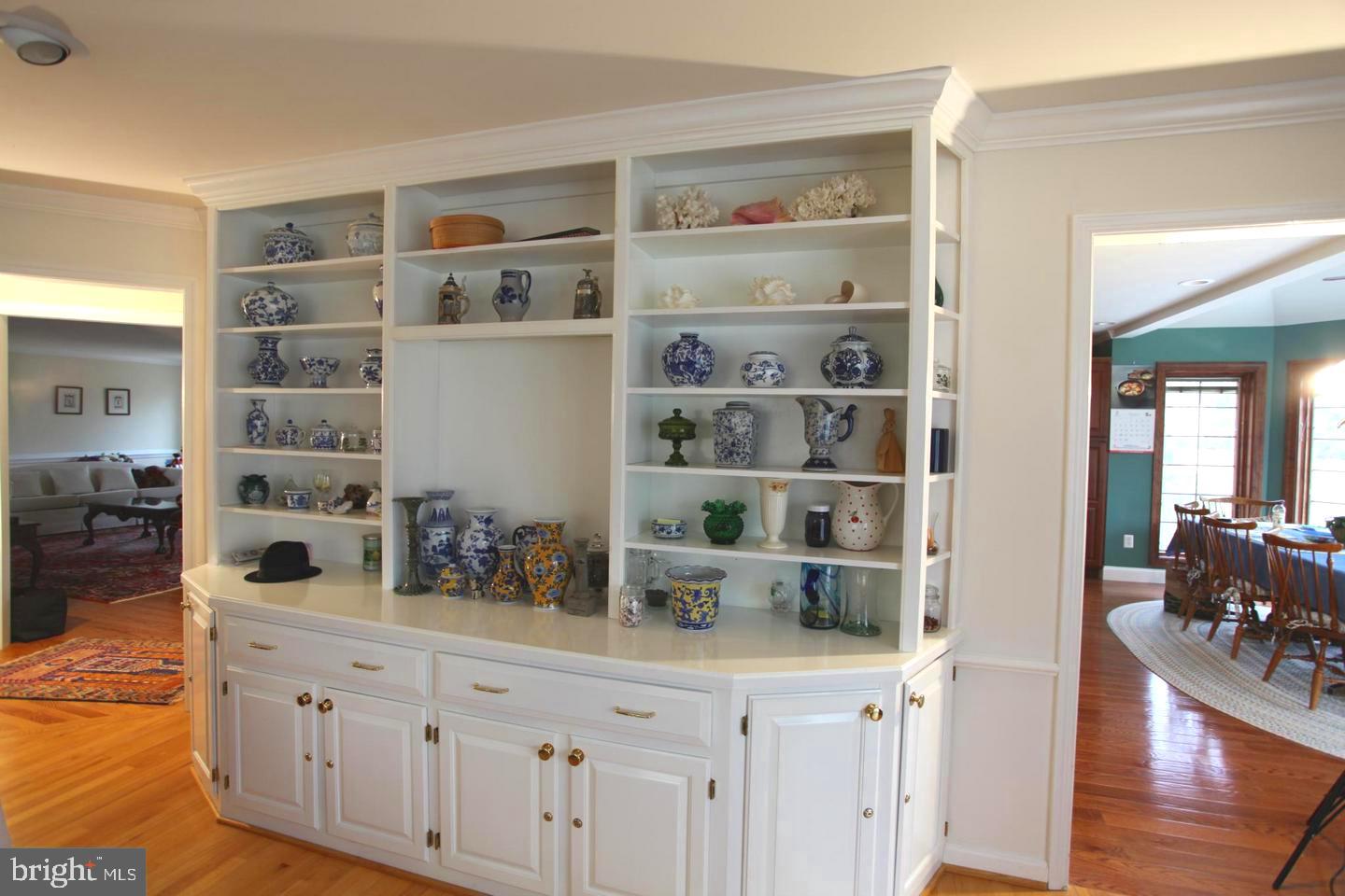 6401 Stallion Road Clifton, VA 20124 - Photo 21 of 67 Family Room Built In Bookcase