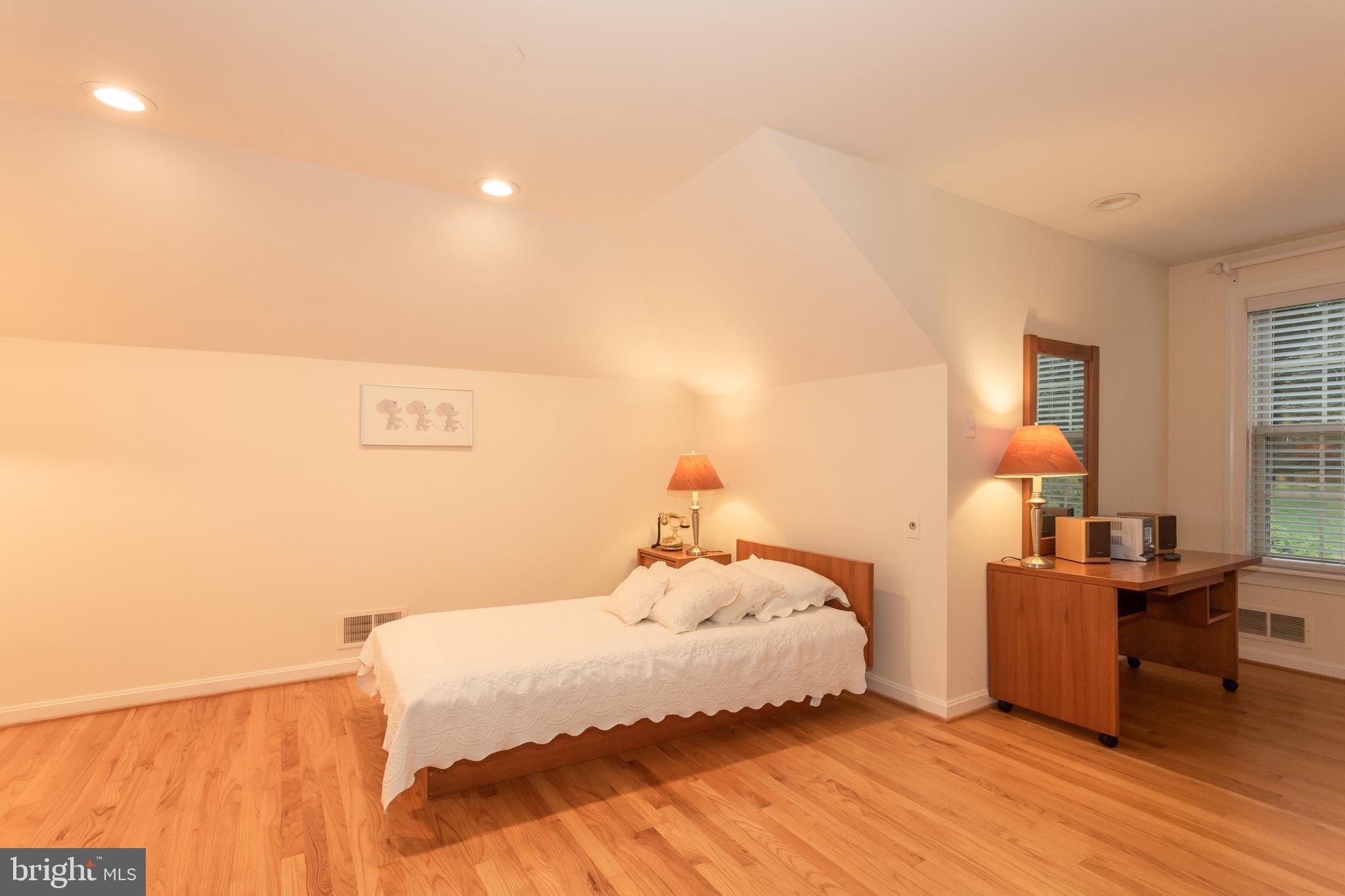 6401 Stallion Road Clifton, VA 20124 - Photo 36 of 67 Upper Level Private Third Bedroom