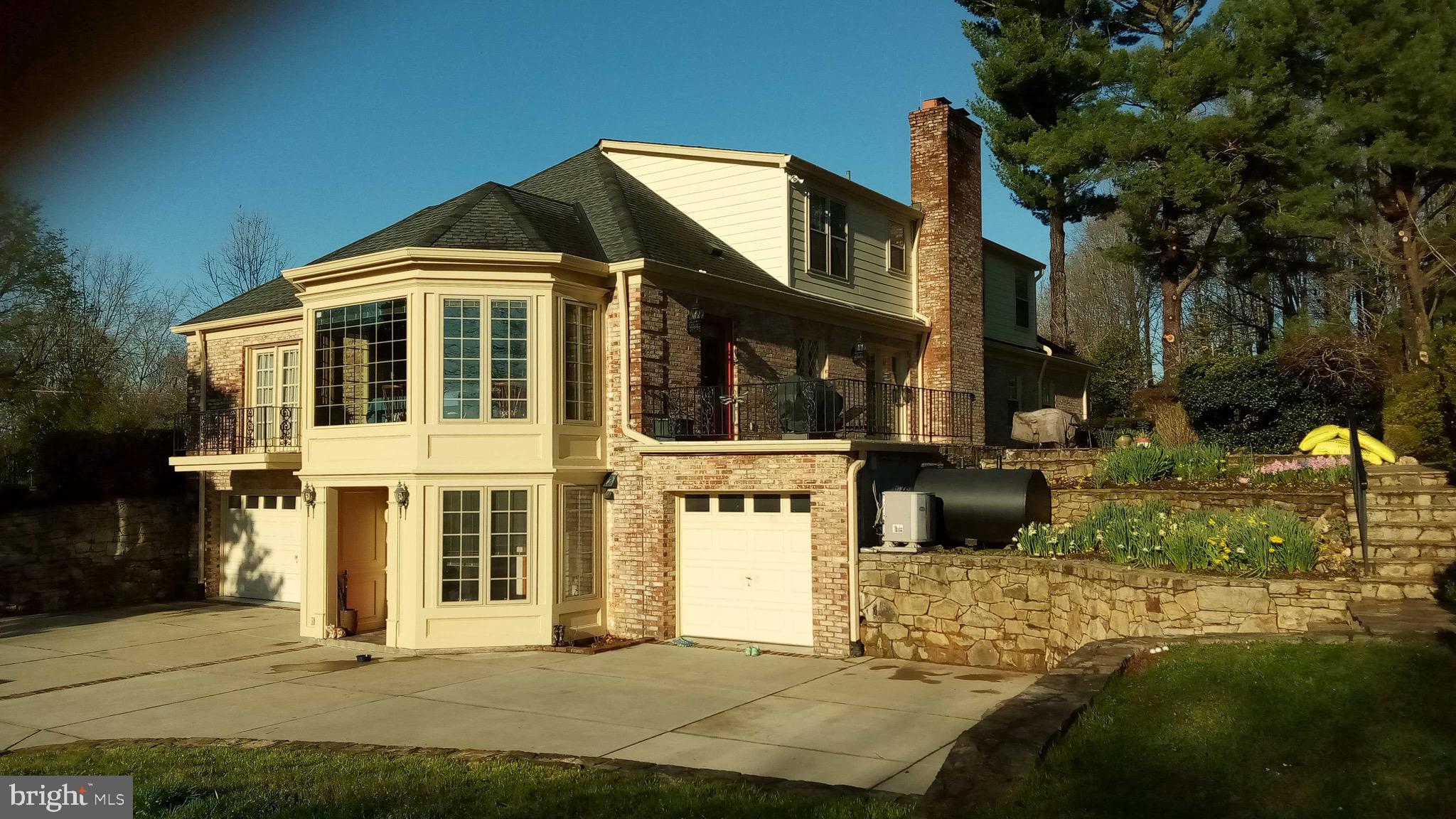 6401 Stallion Road Clifton, VA 20124 - Photo 6 of 67 3 Garage Bays Side Entry