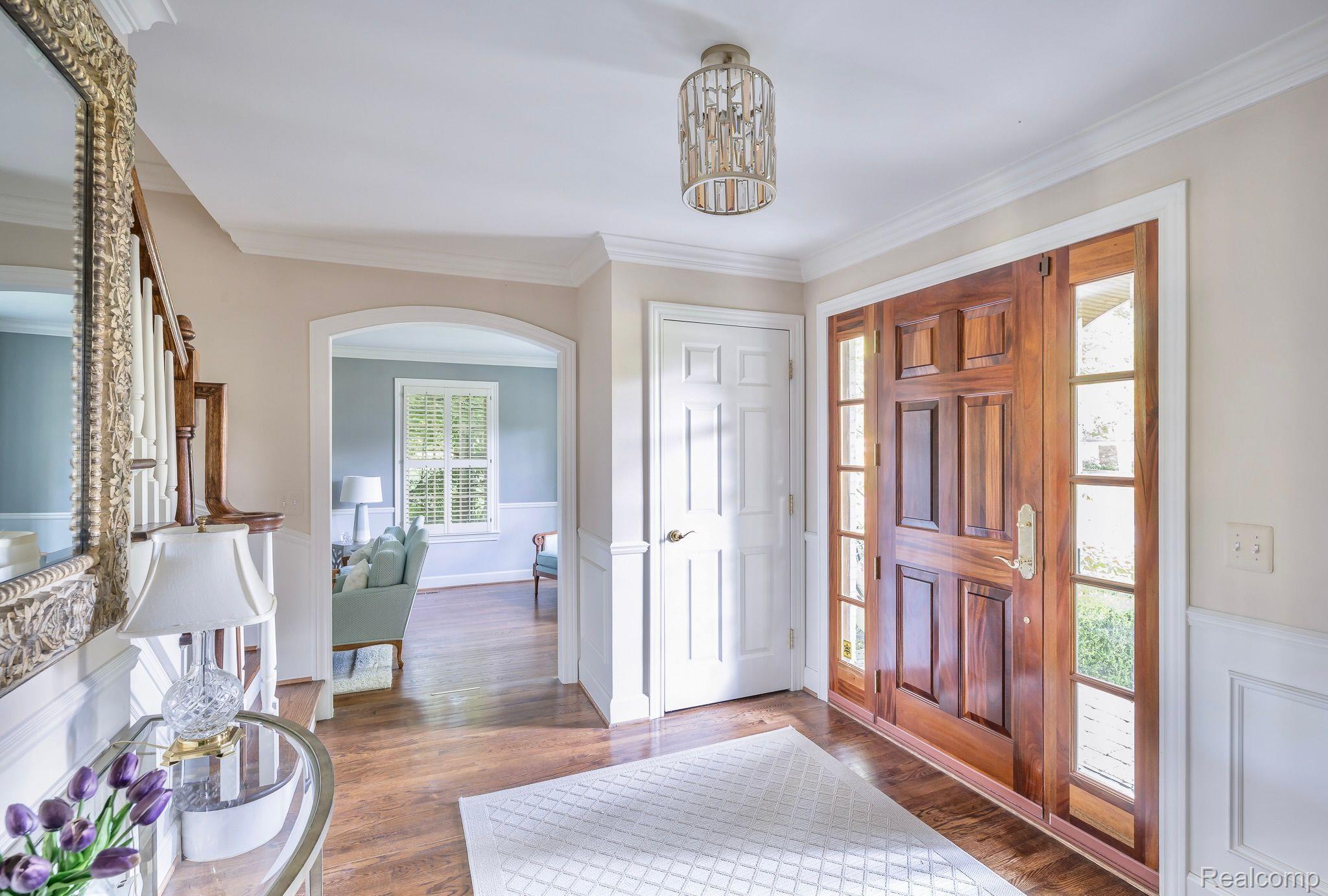 825 North Valley Chase Road Bloomfield Hills, MI 48304 - Photo 5 of 38 Impressive Foyer