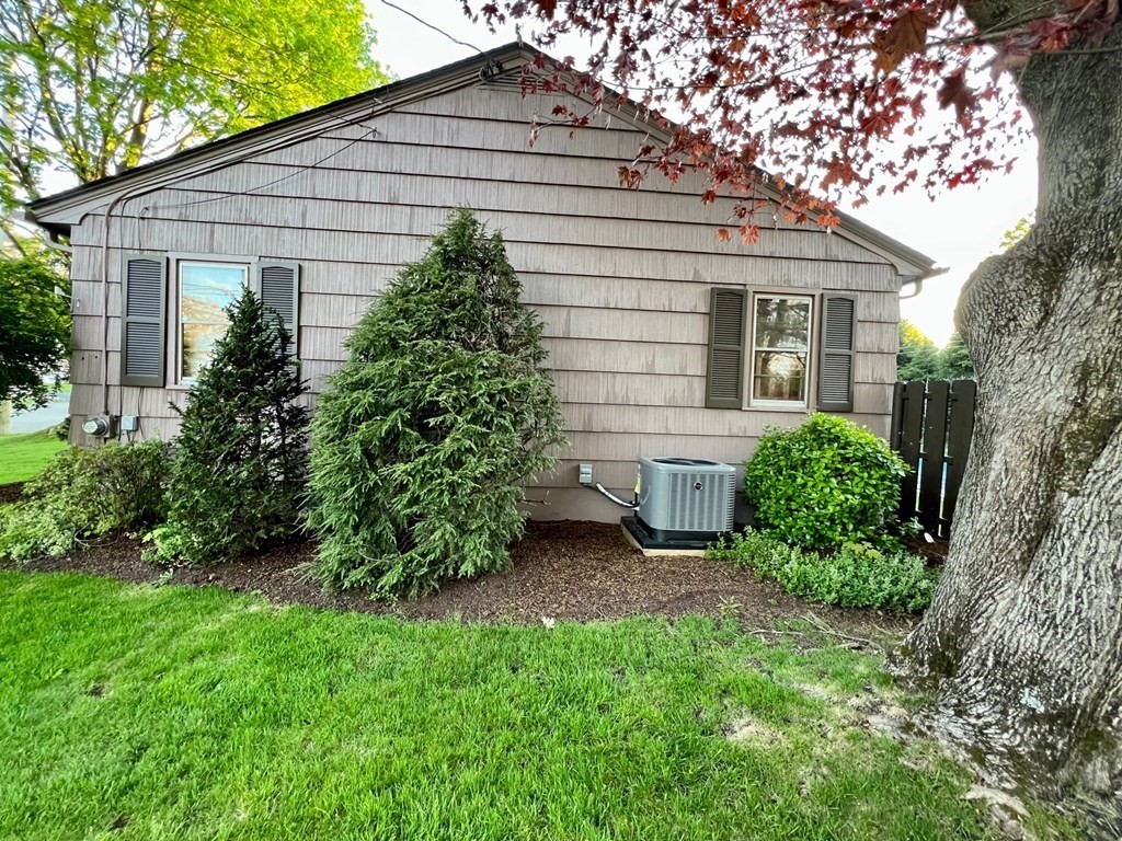 41 Arkwright Road Webster, MA 01570 - Photo 10 of 42 Gallery Image 10