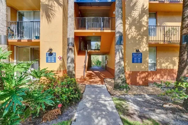 $2,150 | 10725 Cleary Boulevard, Unit 303, Plantation, FL 33324