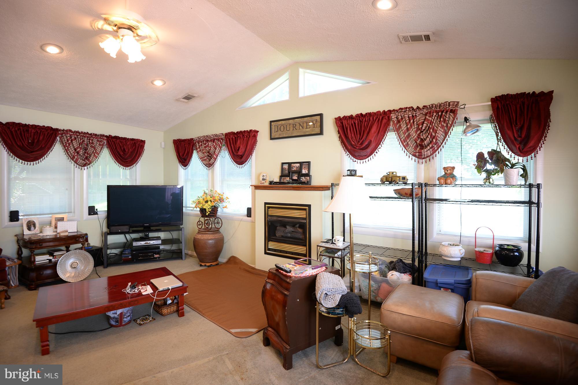 7519 June Street Springfield, VA 22150 - Photo 14 of 19 Living Room