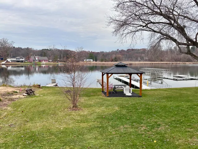 $180,000 | 27178 Oak Drive, Sturgis, MI 49091