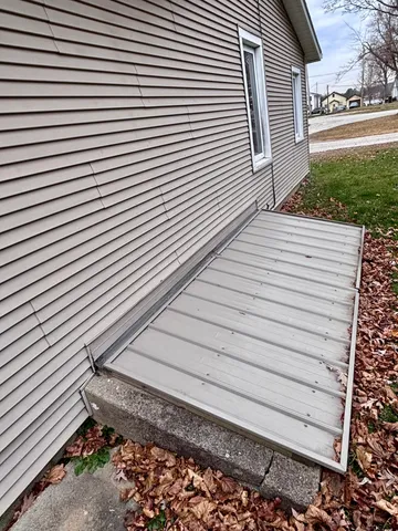 $180,000 | 27178 Oak Drive, Sturgis, MI 49091