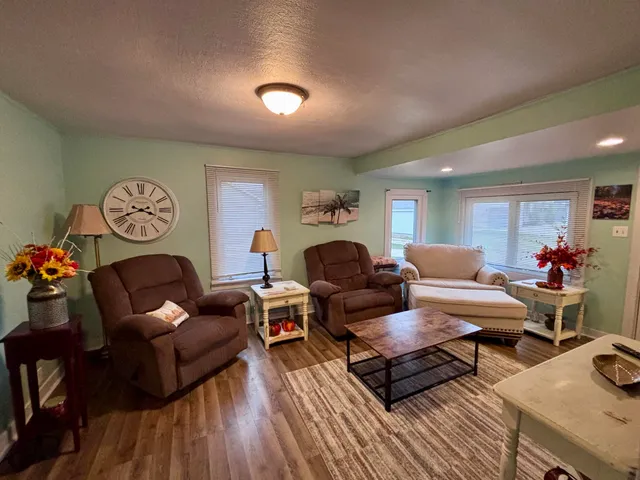 $180,000 | 27178 Oak Drive, Sturgis, MI 49091