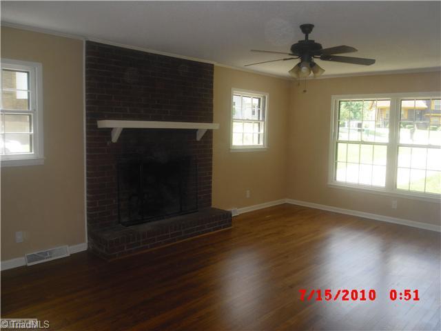 2204 Waynick Street High Point, NC 27265 - Photo 4 of 16 Den/Family/Great Room.