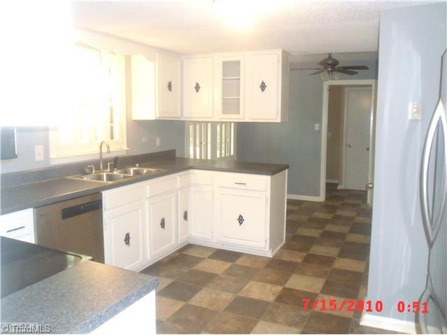 2204 Waynick Street High Point, NC 27265 - Photo 7 of 16 Kitchen.