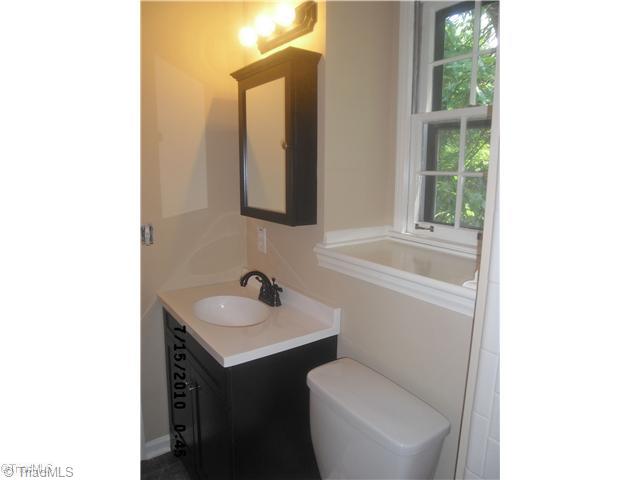 2204 Waynick Street High Point, NC 27265 - Photo 9 of 16 Master Bath/Spa.