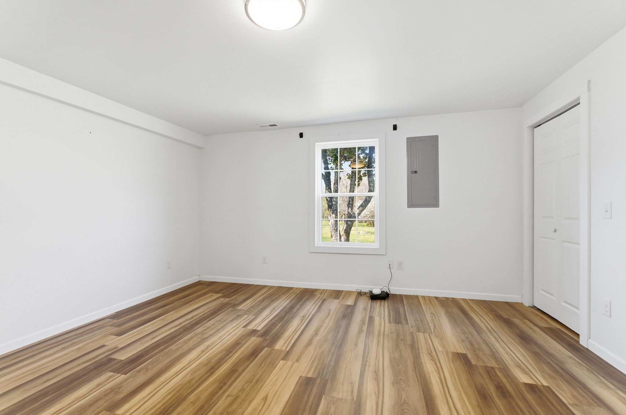 2635 McBrides Branch Road Beechgrove, TN 37018 - Photo 23 of 48 an empty room with windows