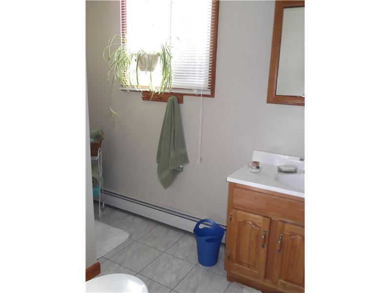 331 Betts Road Orrington, ME 04474 - Photo 14 of 33 Bathroom.