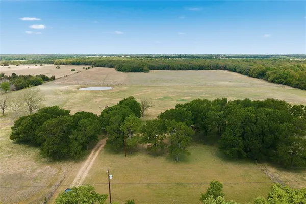 $625,000 | 552 West White Oak Road, West, TX 76691