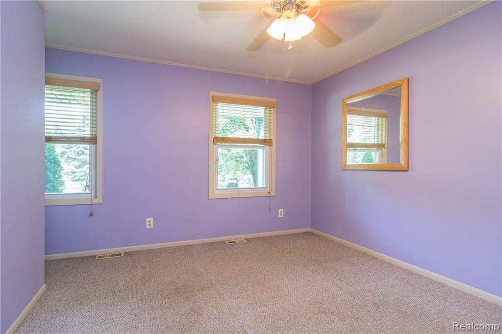 21820 Otter Road Belleville, MI 48111 - Photo 14 of 34