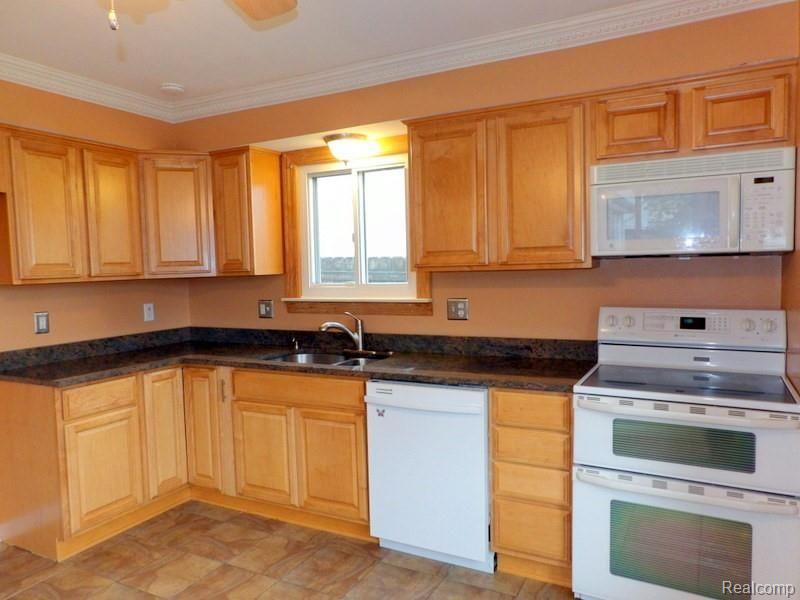 22226 Derby Road Woodhaven, MI 48183 - Photo 21 of 41