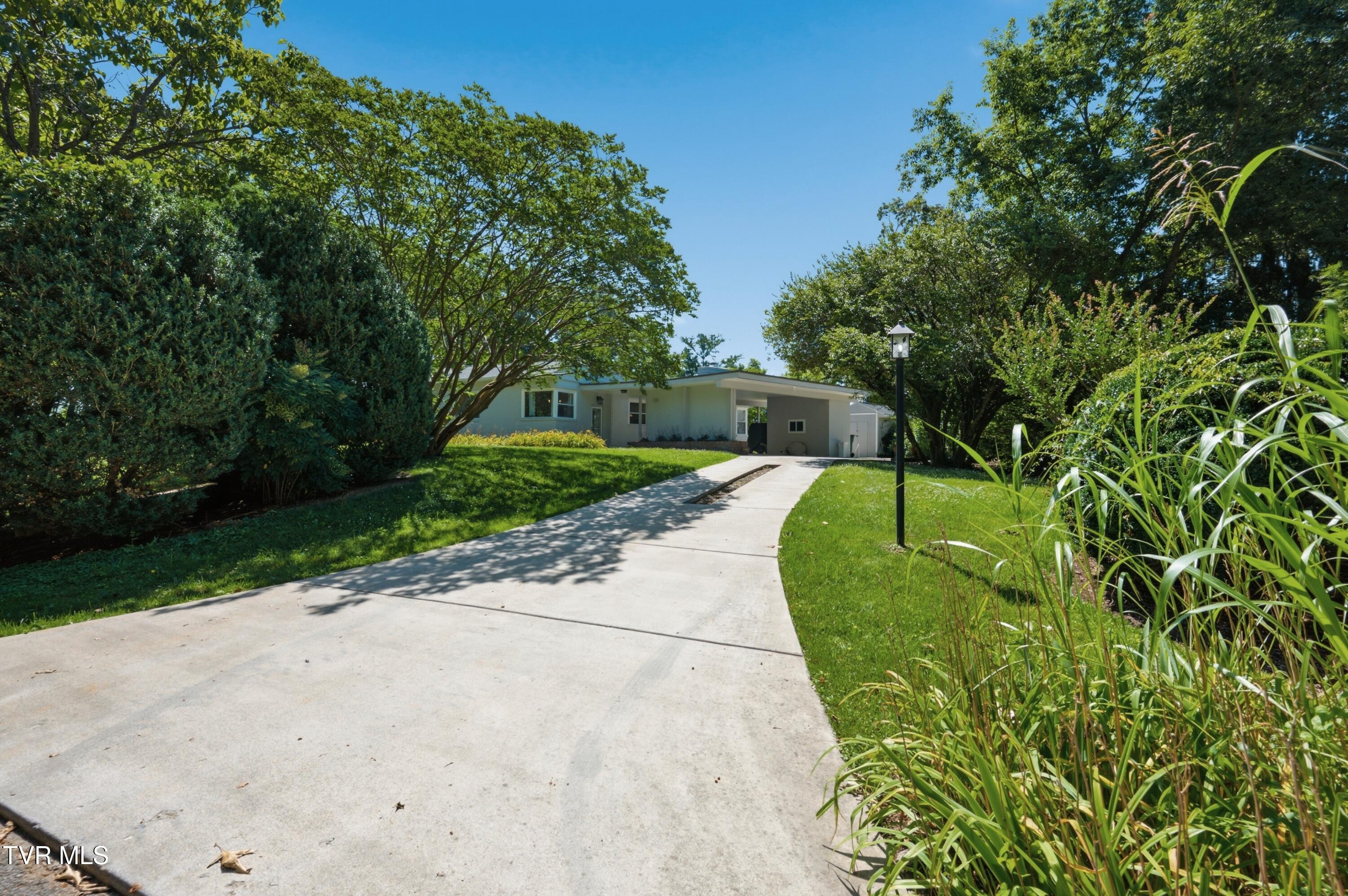 545 Green Hill Road Bristol, VA 24201 - Photo 2 of 60 DSC_0390_2eeca97f