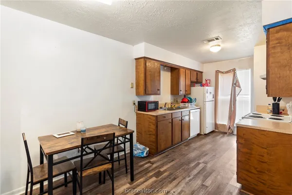 $279,900 | 3909 Olive Street, Bryan, TX 77801