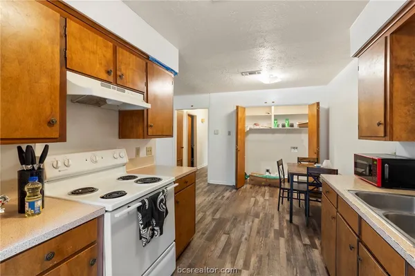 $279,900 | 3909 Olive Street, Bryan, TX 77801