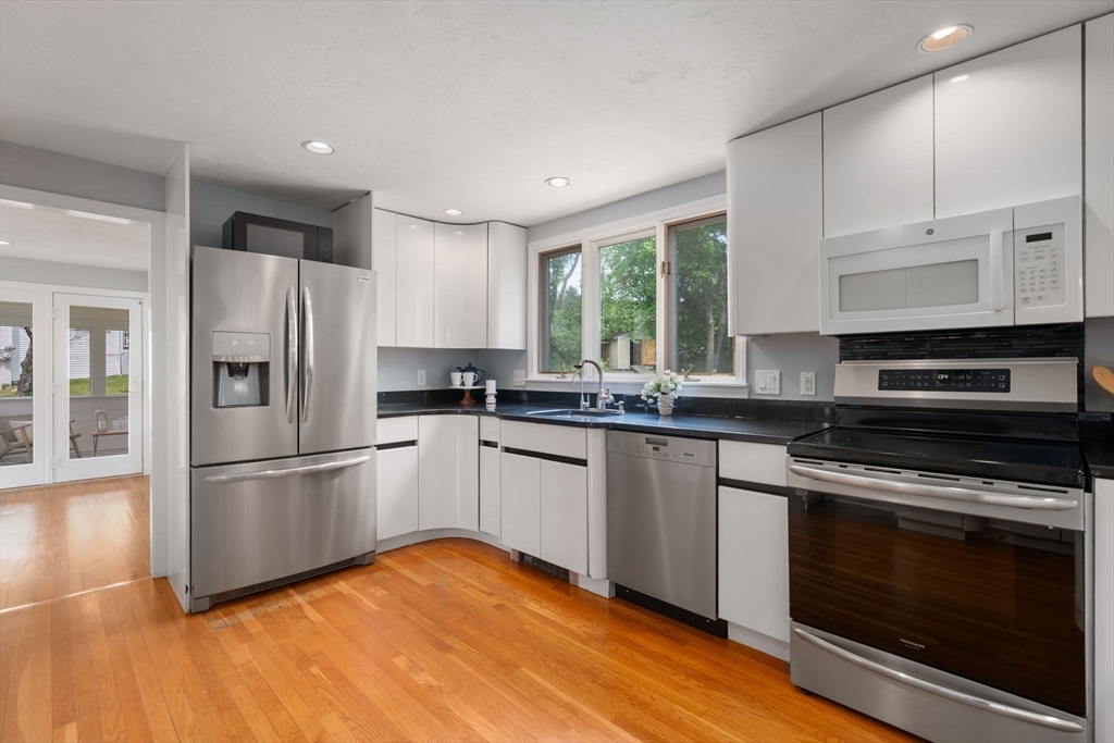 11 Fox Hill Road Framingham, MA 01701 - Photo 9 of 42