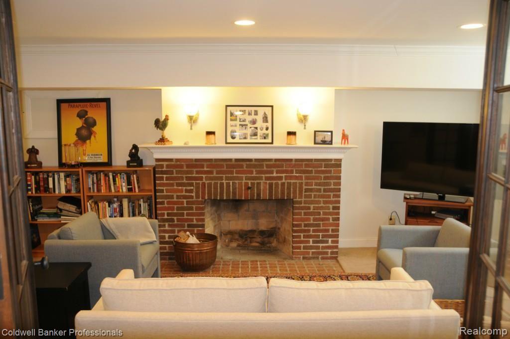 571 Linden Road Birmingham, MI 48009 - Photo 9 of 11 JEN_5487.jpg