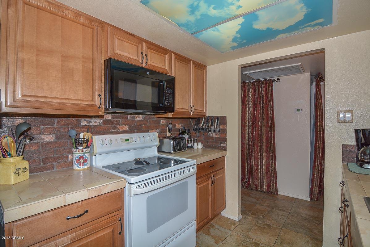 5254 West Redfield Road Glendale, AZ 85306 - Photo 8 of 28 Kitchen-Range