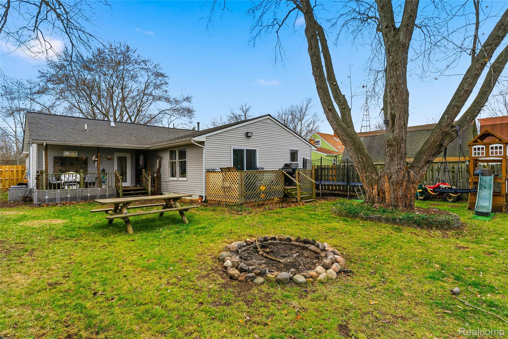 3294 Comer Street Flint, MI 48506 - Photo 27 of 36 DSC04043.jpg