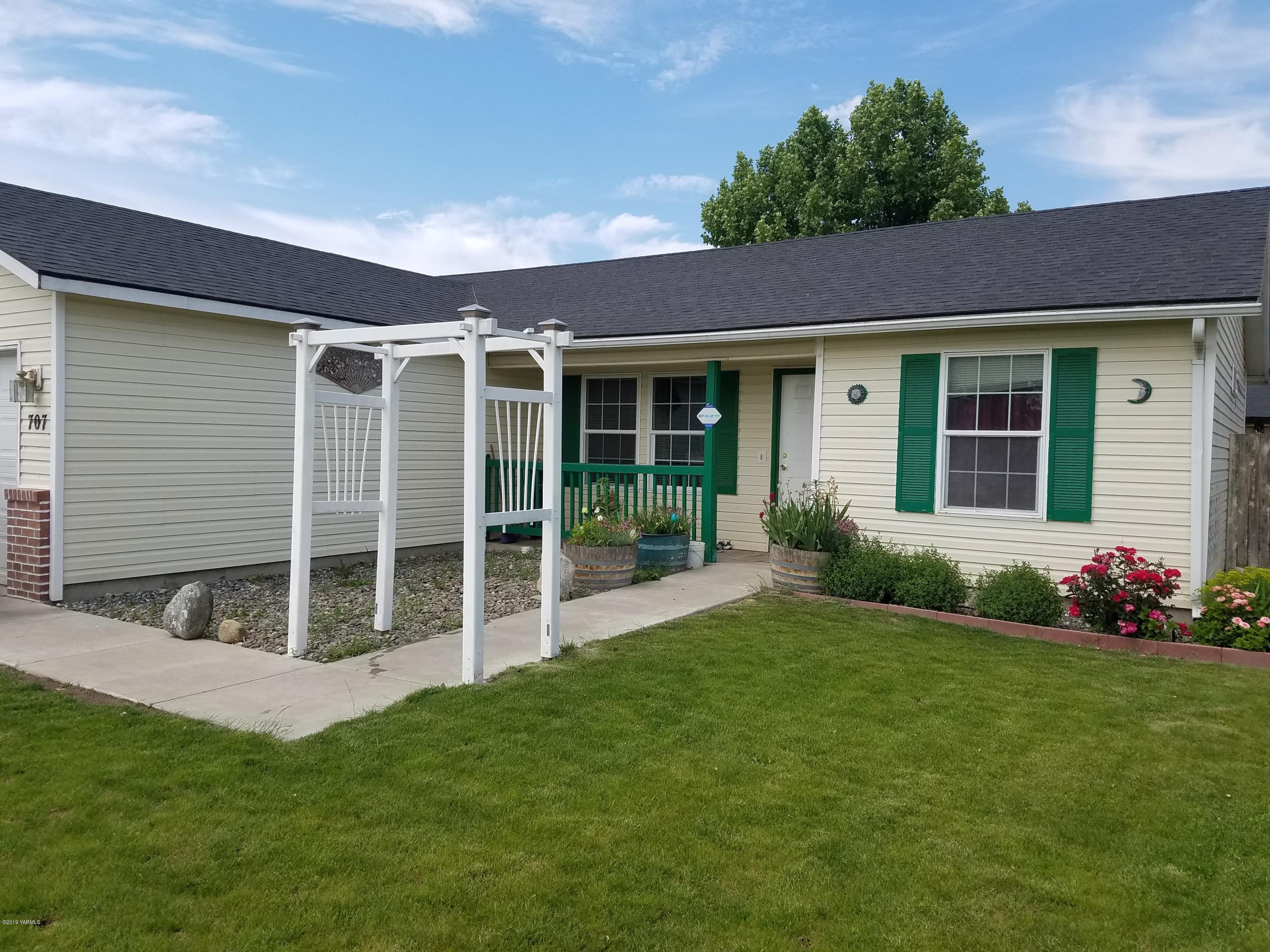 707 Highland Road Grandview, WA 98930 - Photo 1 of 14 61157417_187731835489810_563283136368292