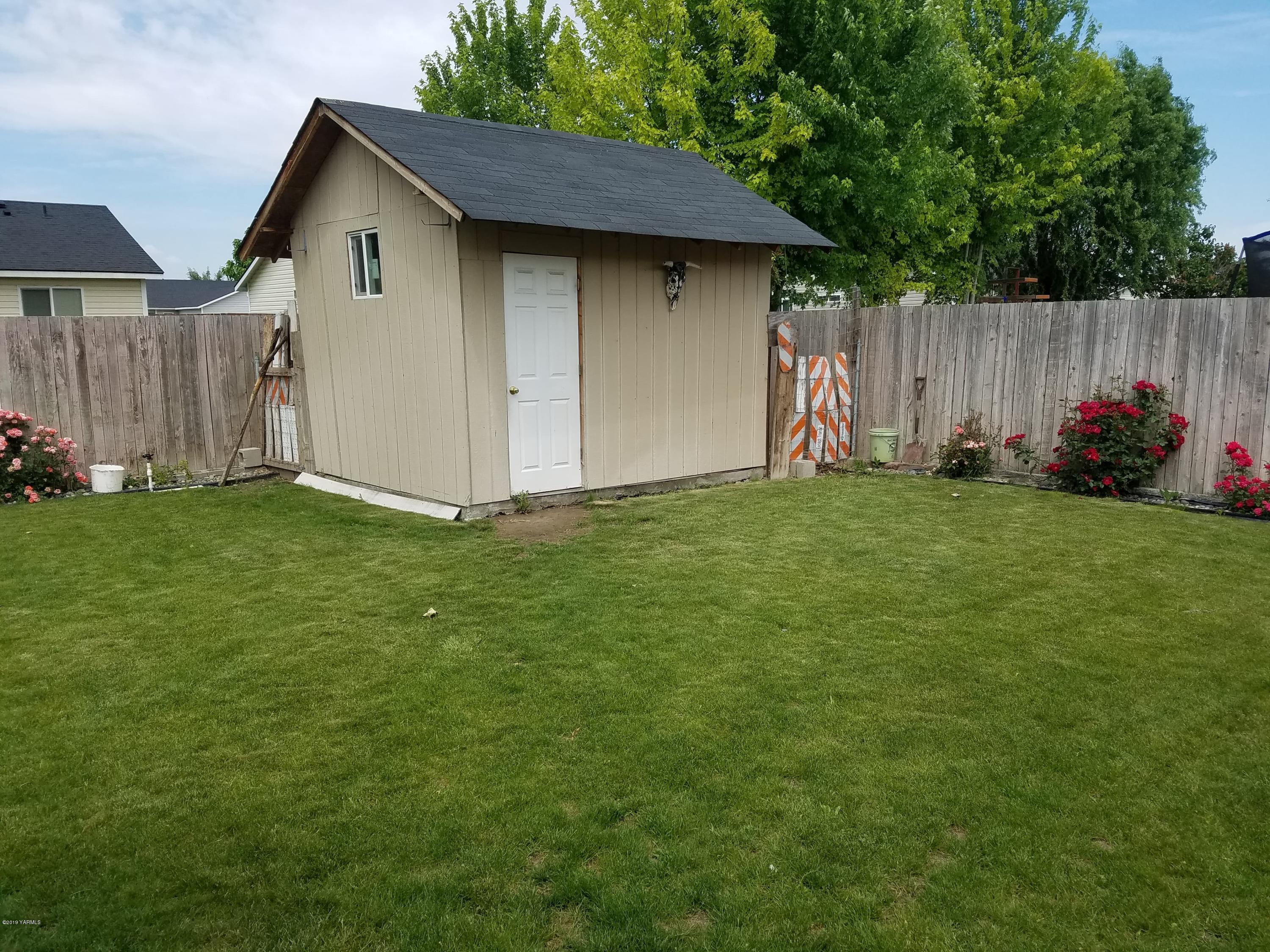 707 Highland Road Grandview, WA 98930 - Photo 3 of 14 61297417_2934985170059079_64149966068058
