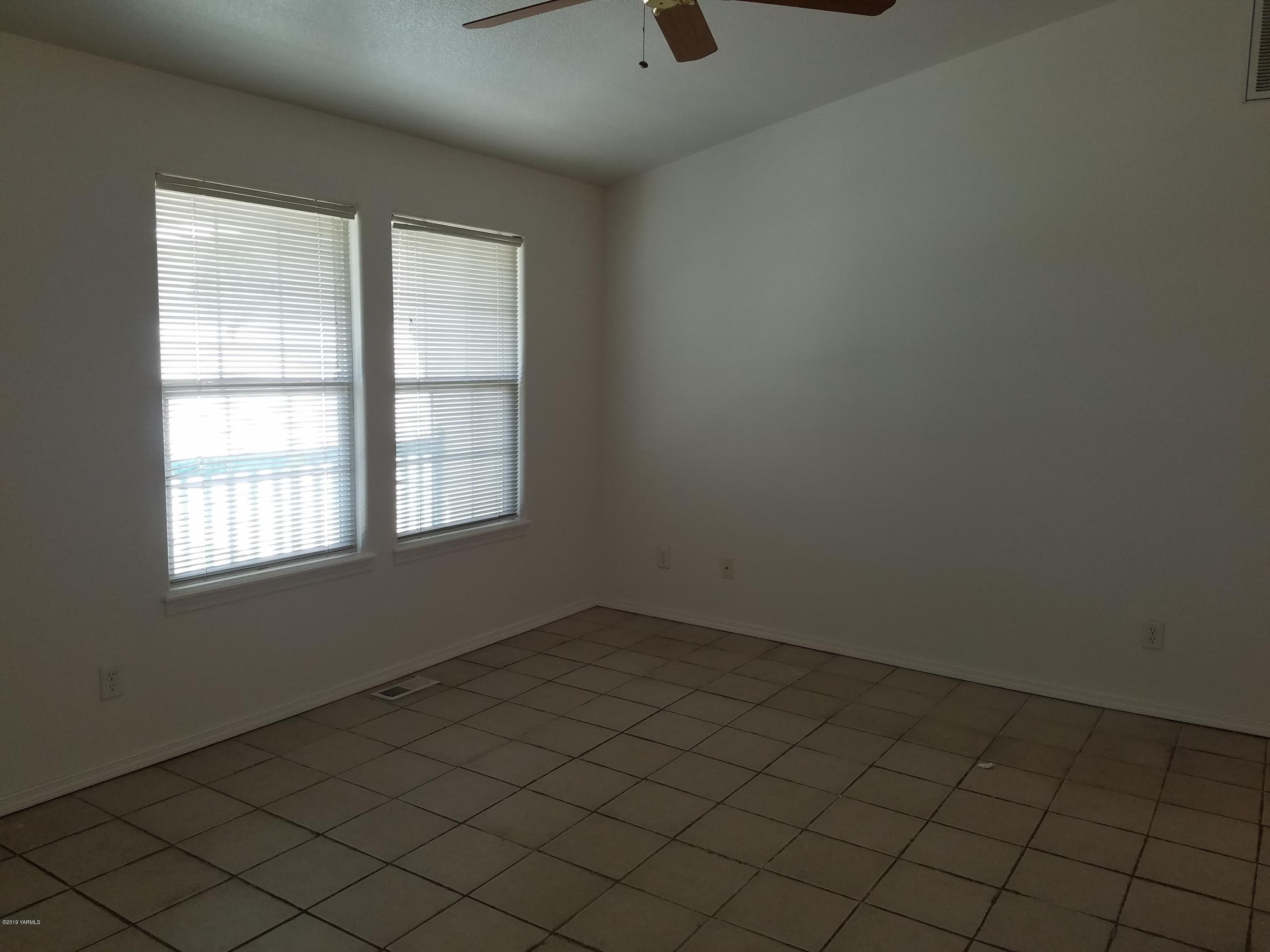 707 Highland Road Grandview, WA 98930 - Photo 8 of 14 65523598_2423269147894559_65833316909894