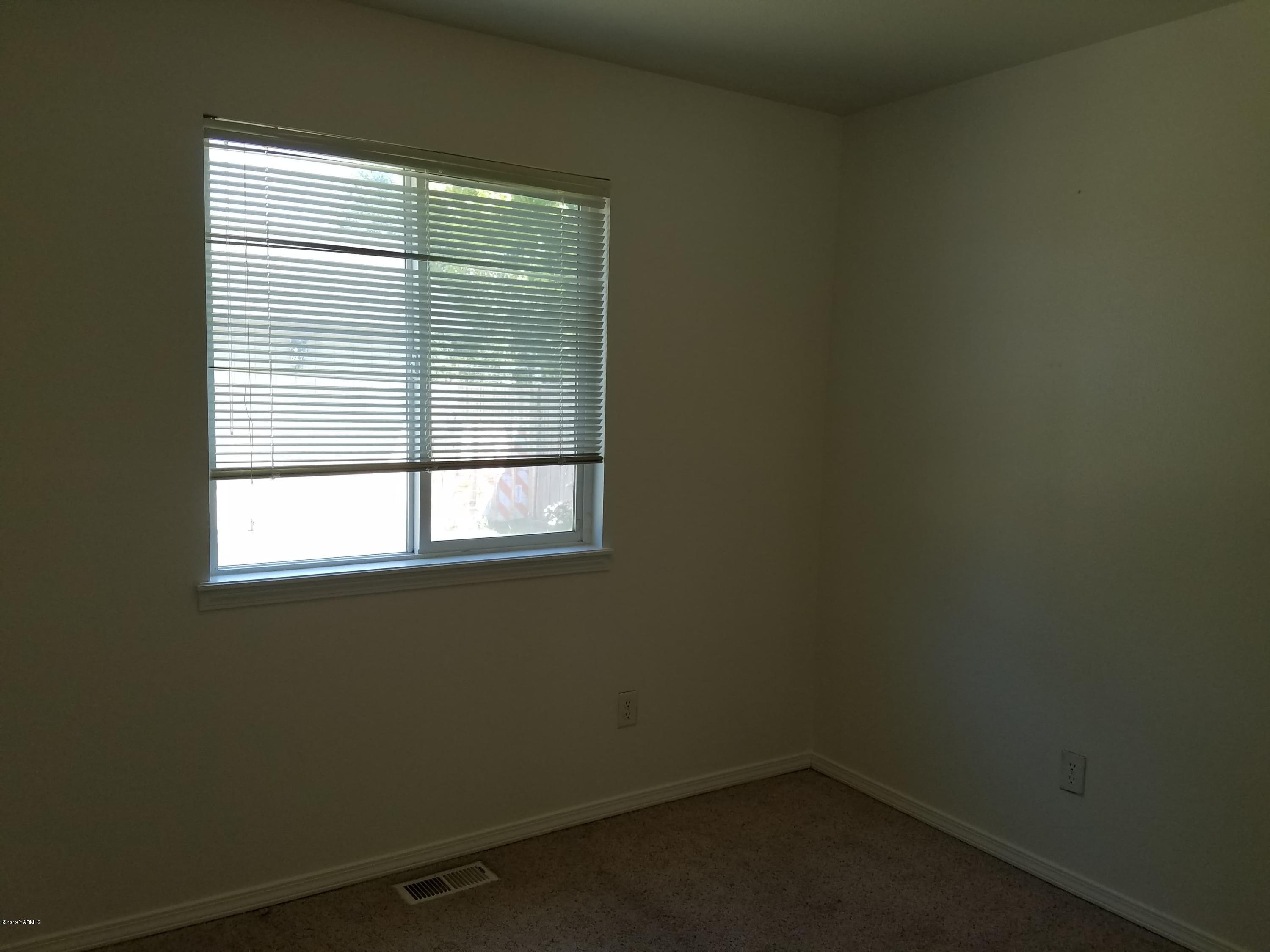 707 Highland Road Grandview, WA 98930 - Photo 9 of 14 64915135_2371069006462224_73951790579580