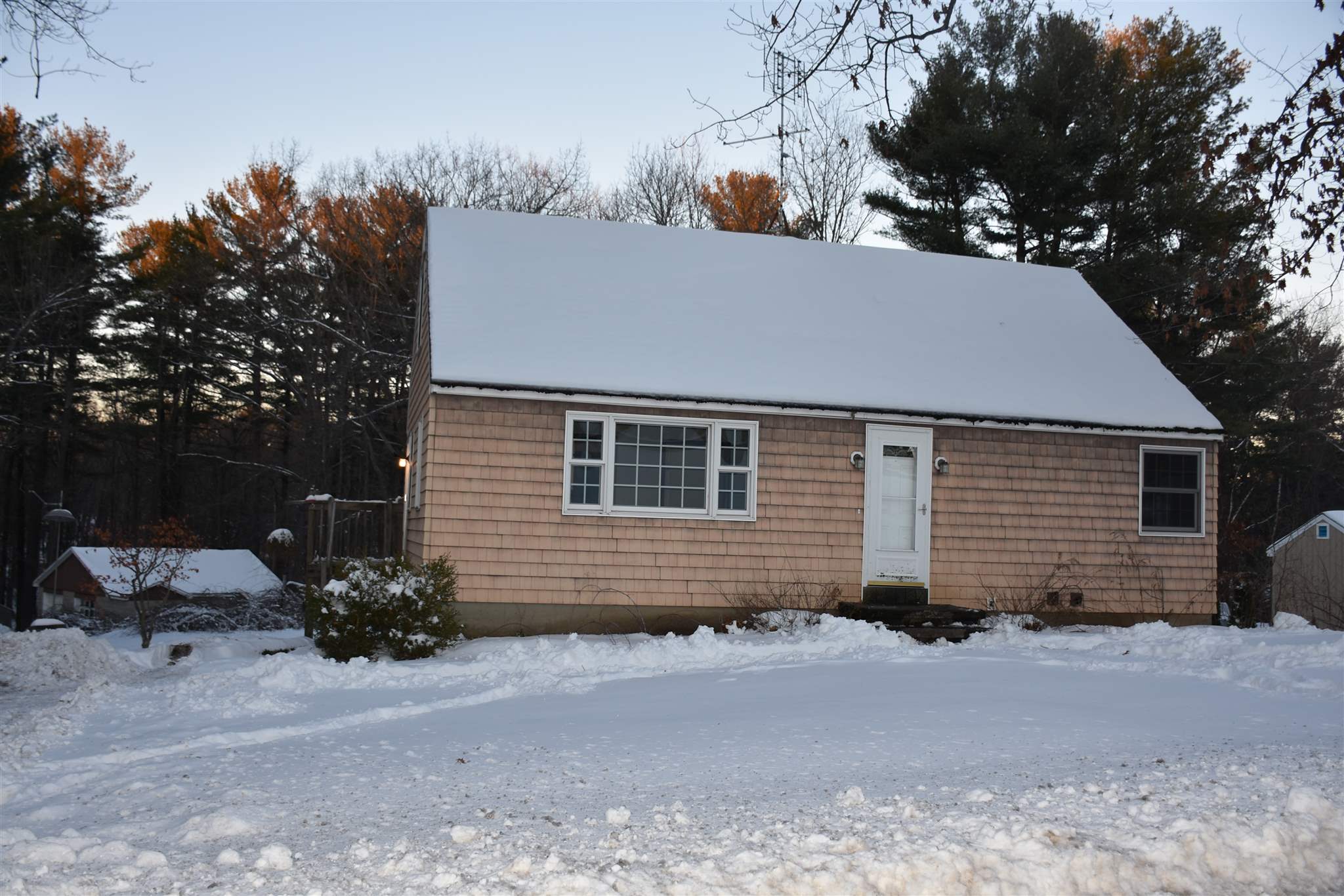 5 Bowers Road Derry, NH 03038 - Photo 2 of 22