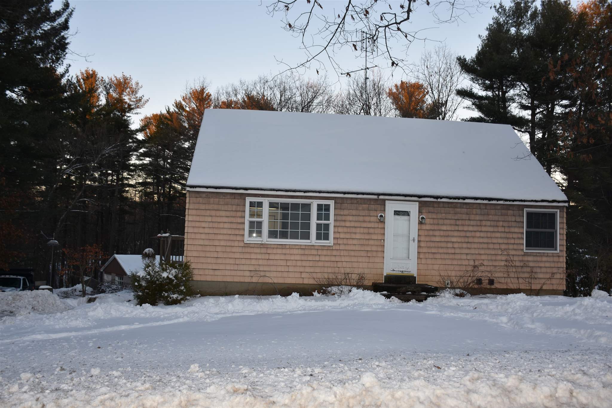 5 Bowers Road Derry, NH 03038 - Photo 3 of 22