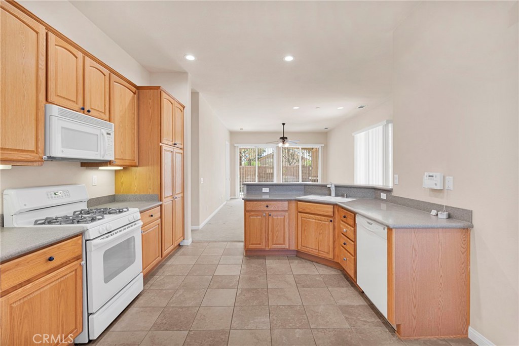 10461 Bridge Haven Road Apple Valley, CA 92308 - Photo 14 of 32