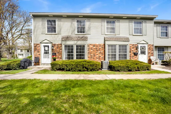 $278,000 | 1678 Trowbridge Court, Unit B, Wheaton, IL 60189