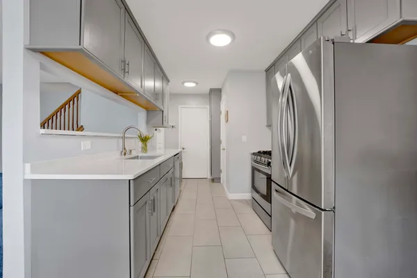 $278,000 | 1678 Trowbridge Court, Unit B, Wheaton, IL 60189