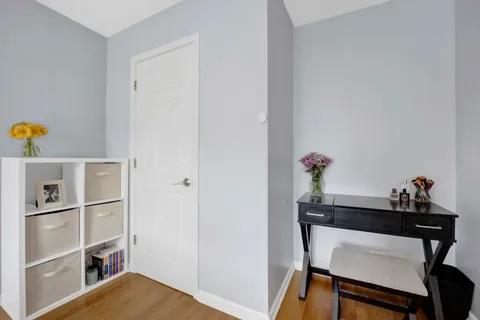 $278,000 | 1678 Trowbridge Court, Unit B, Wheaton, IL 60189