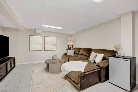 $278,000 | 1678 Trowbridge Court, Unit B, Wheaton, IL 60189