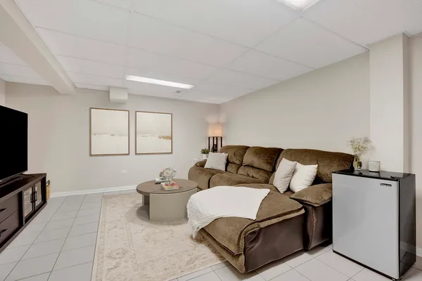 $278,000 | 1678 Trowbridge Court, Unit B, Wheaton, IL 60189