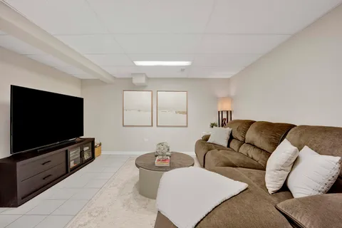 $278,000 | 1678 Trowbridge Court, Unit B, Wheaton, IL 60189