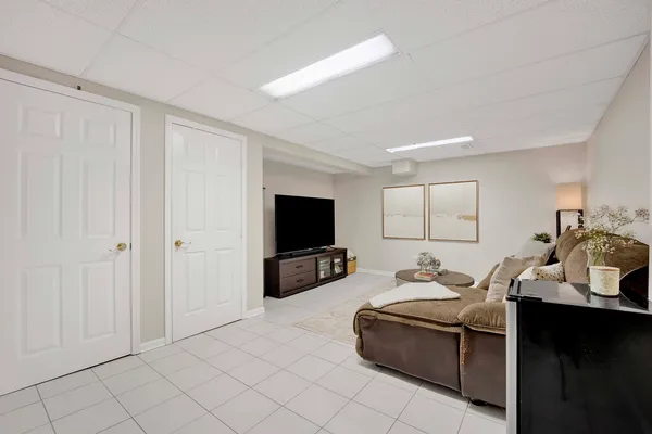 $278,000 | 1678 Trowbridge Court, Unit B, Wheaton, IL 60189