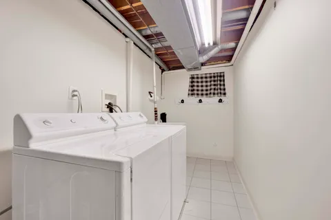 $278,000 | 1678 Trowbridge Court, Unit B, Wheaton, IL 60189