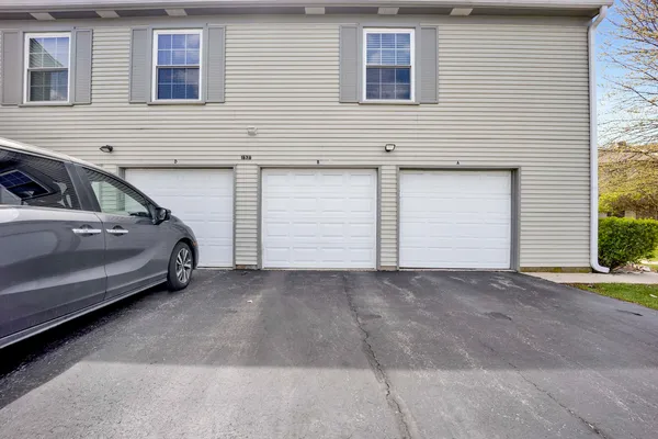 $278,000 | 1678 Trowbridge Court, Unit B, Wheaton, IL 60189