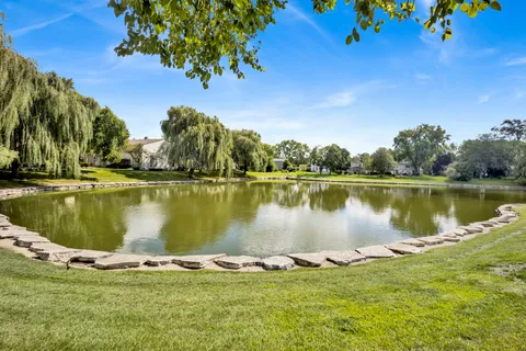 $278,000 | 1678 Trowbridge Court, Unit B, Wheaton, IL 60189