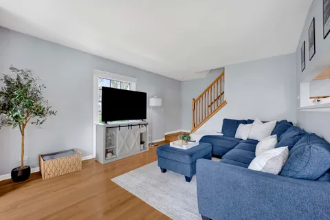 $278,000 | 1678 Trowbridge Court, Unit B, Wheaton, IL 60189