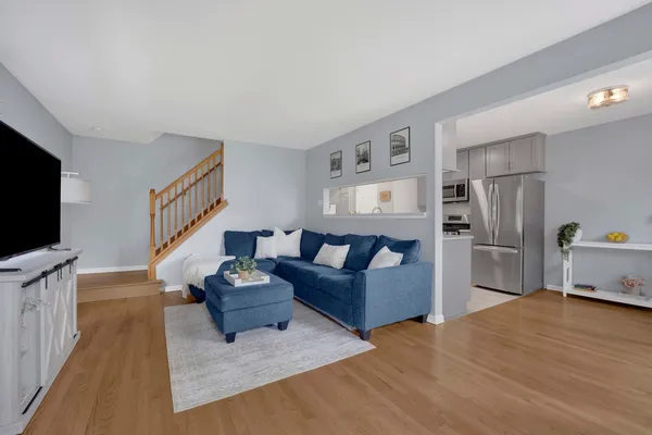 $278,000 | 1678 Trowbridge Court, Unit B, Wheaton, IL 60189