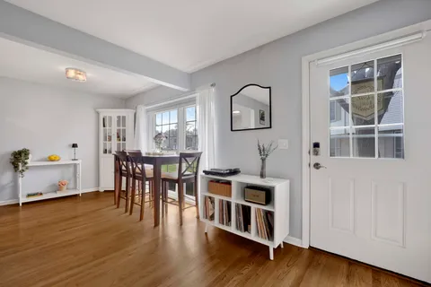 $278,000 | 1678 Trowbridge Court, Unit B, Wheaton, IL 60189